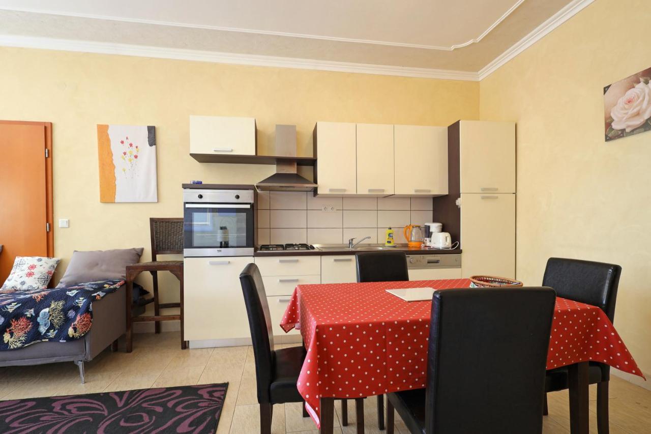 Family Friendly Seaside Apartments Brodarica, Sibenik - 15270 Eksteriør billede