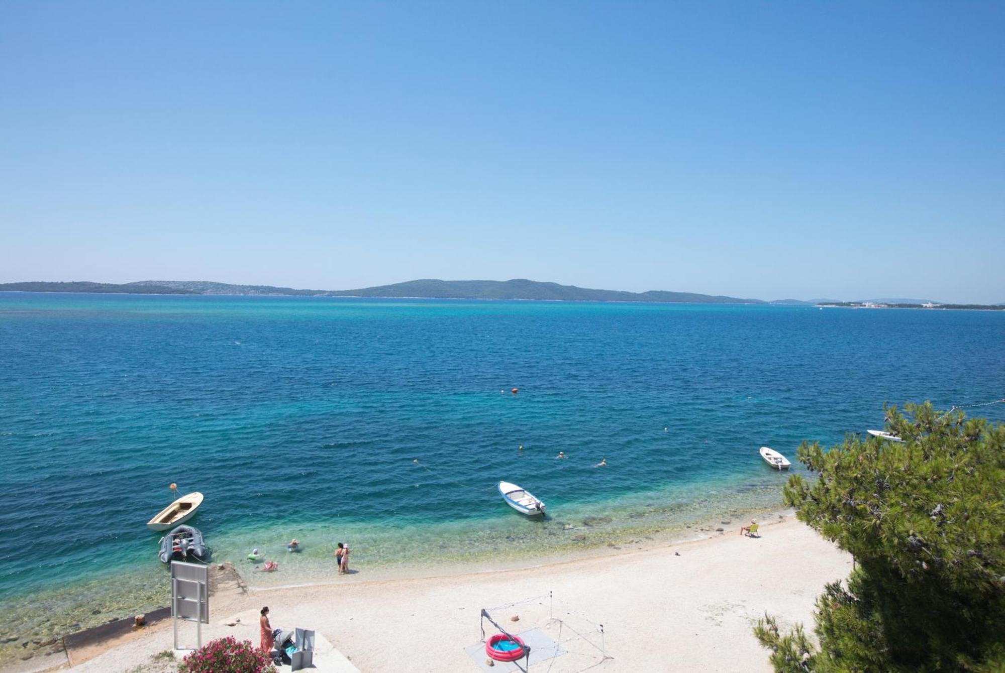 Family Friendly Seaside Apartments Brodarica, Sibenik - 15270 Eksteriør billede